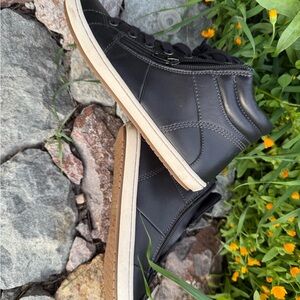 Taos Union Black Leather Sneakers
